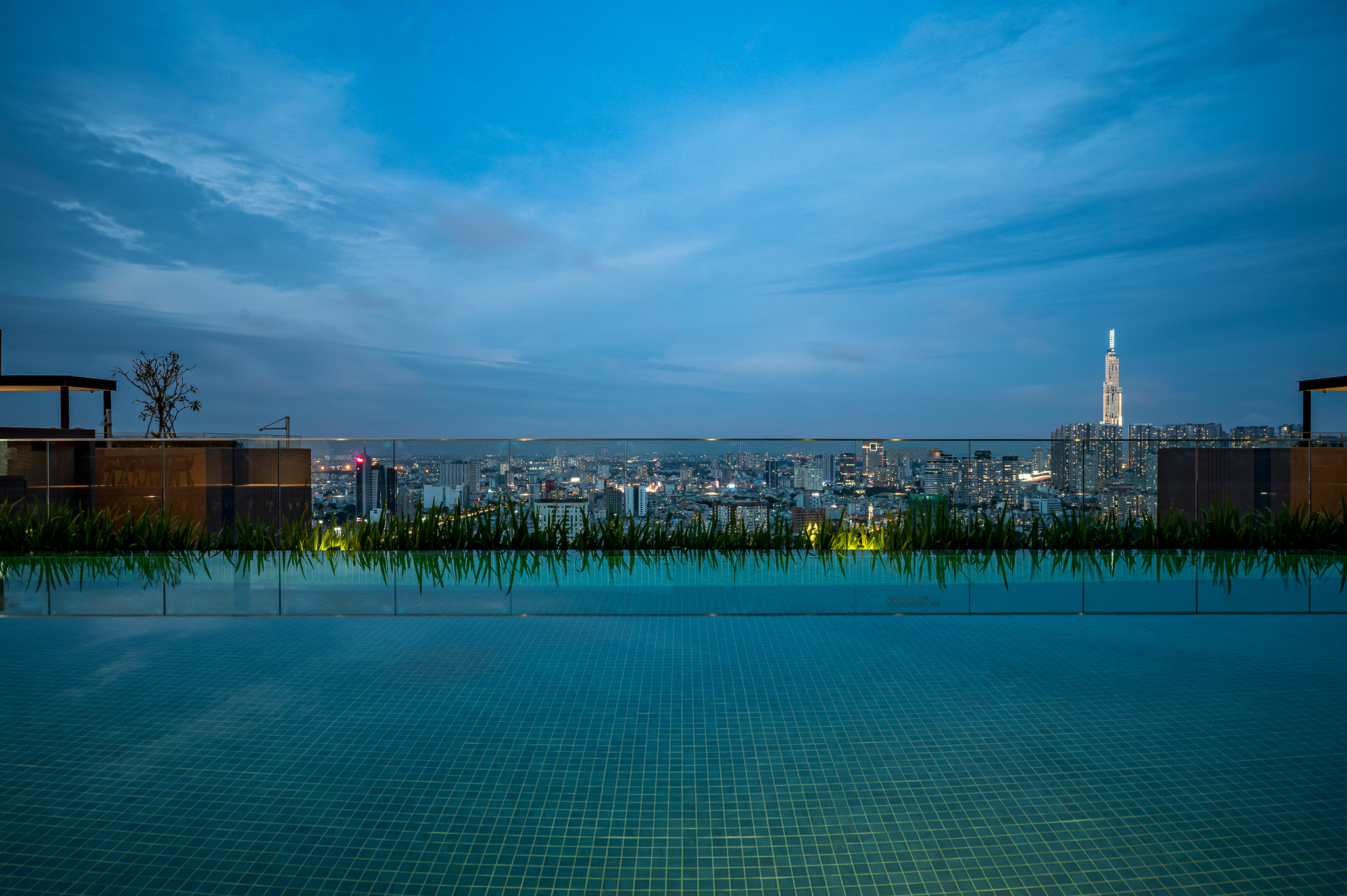 Hồ bơi vô cực tầng thượng